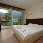 Hotel Es 4*